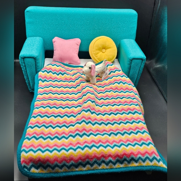 American Girl Maryellen's Sofabed Set - Retired - Picture 4 of 6